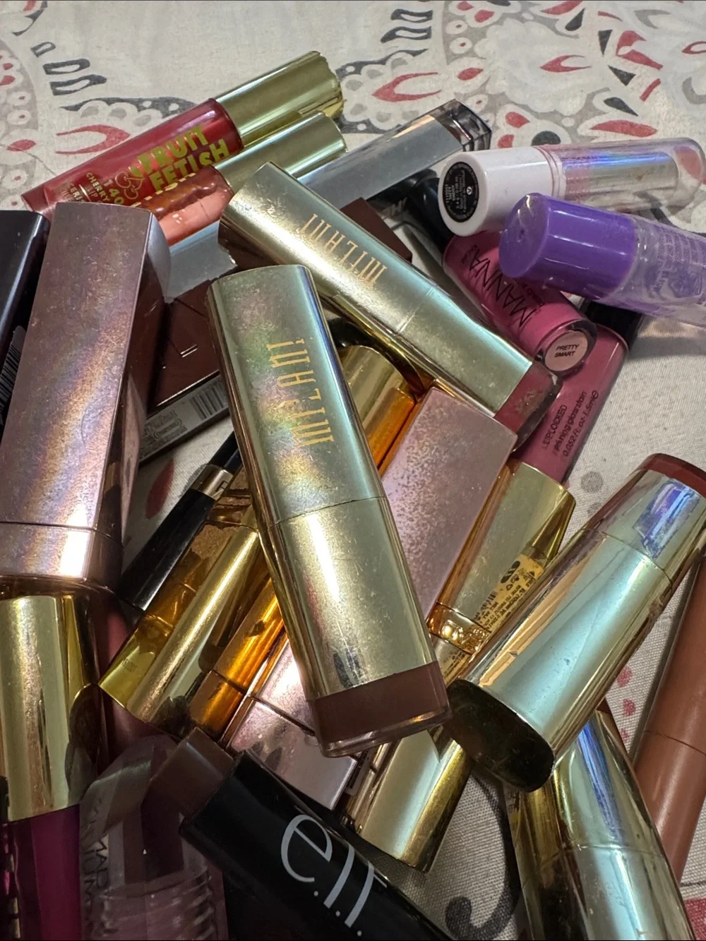 Revlon lot lipsticks